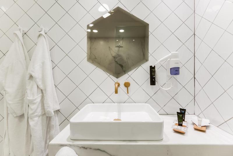 Deluxe Double Room with Private Terrace & Jacuzzi image 4