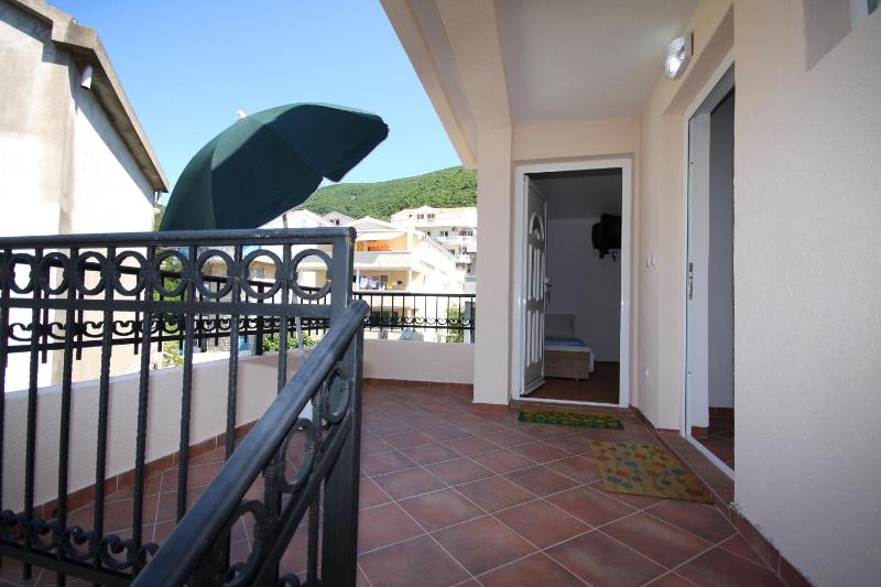 Studio with Balcony image 2