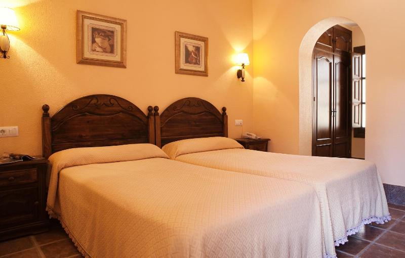 Double or Twin Room image 2