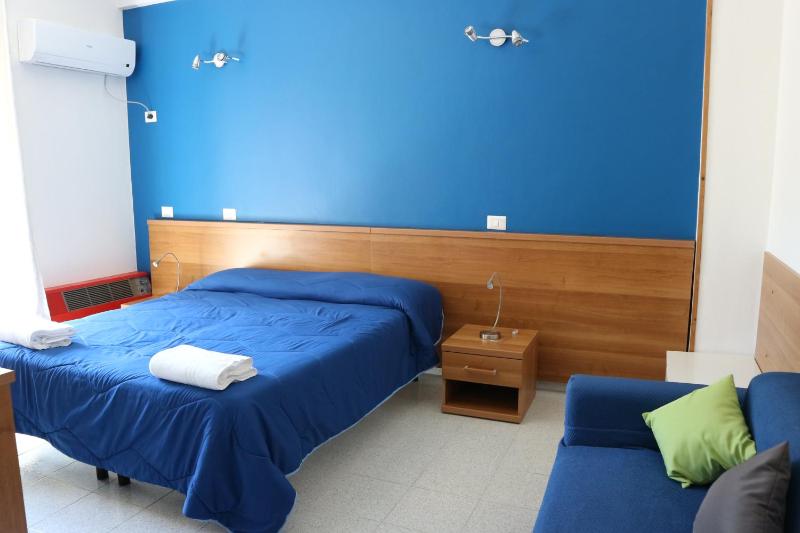 Standard Double Room image 2