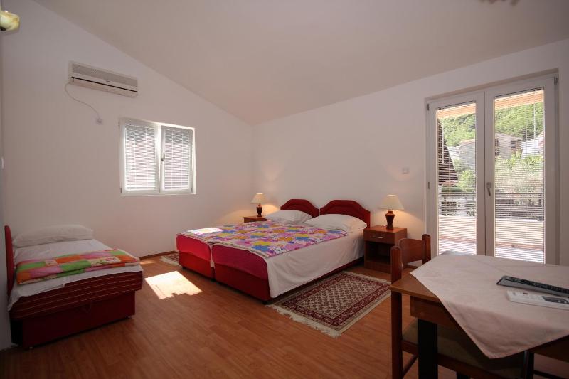 Studio with Balcony image 3