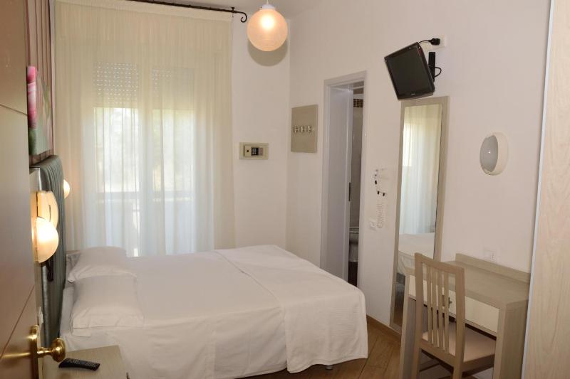 Double Room image 1