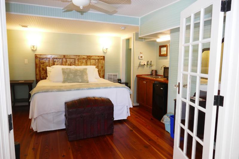 Beachview Inn and Spa - image 21
