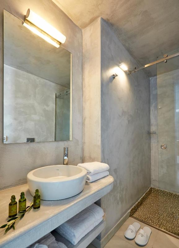 Aperanto Suites - image 12