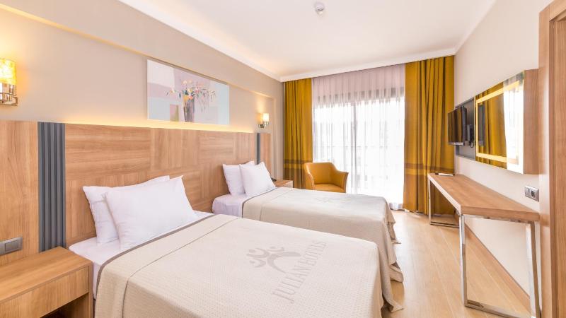 Double Room image 4