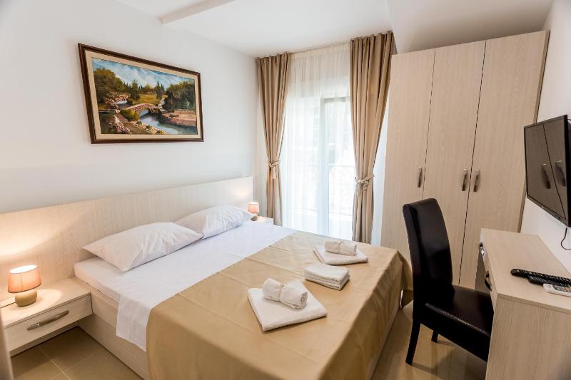 One-Bedroom Apartment image 3