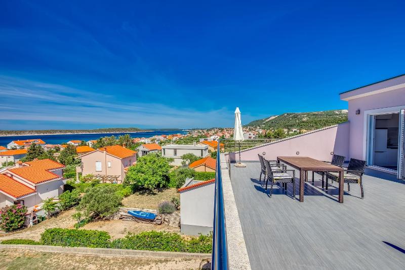 Penthouse One Bedroom Apartment with Terrace image 2