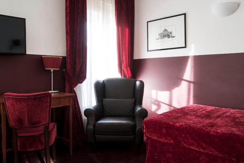 Junior Suite image 2