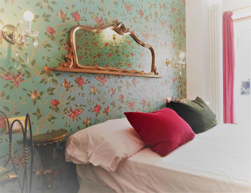 Classic Single Room image 2