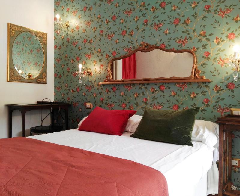 Classic Single Room image 3