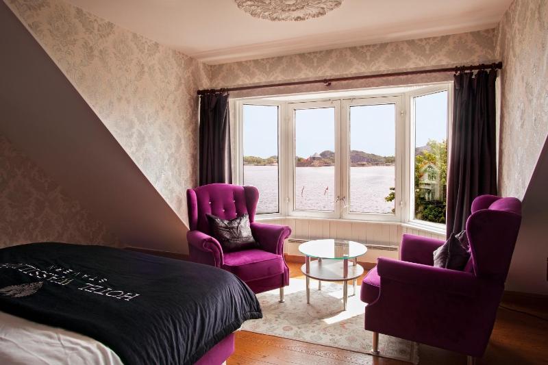 Double Room with Sea View image 4
