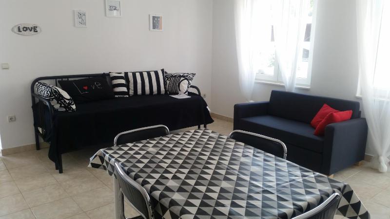 One-Bedroom Apartment image 2