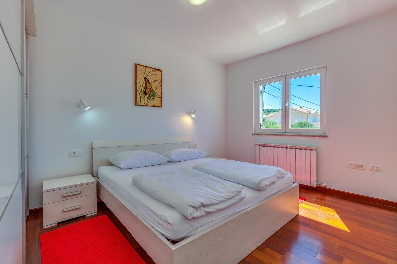 One-Bedroom Apartment with Balcony and Sea View image 1