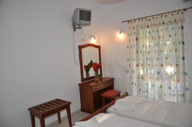Double or Twin Room with Bathroom image 3