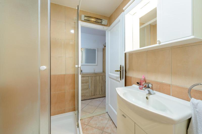 One-Bedroom Apartment image 2