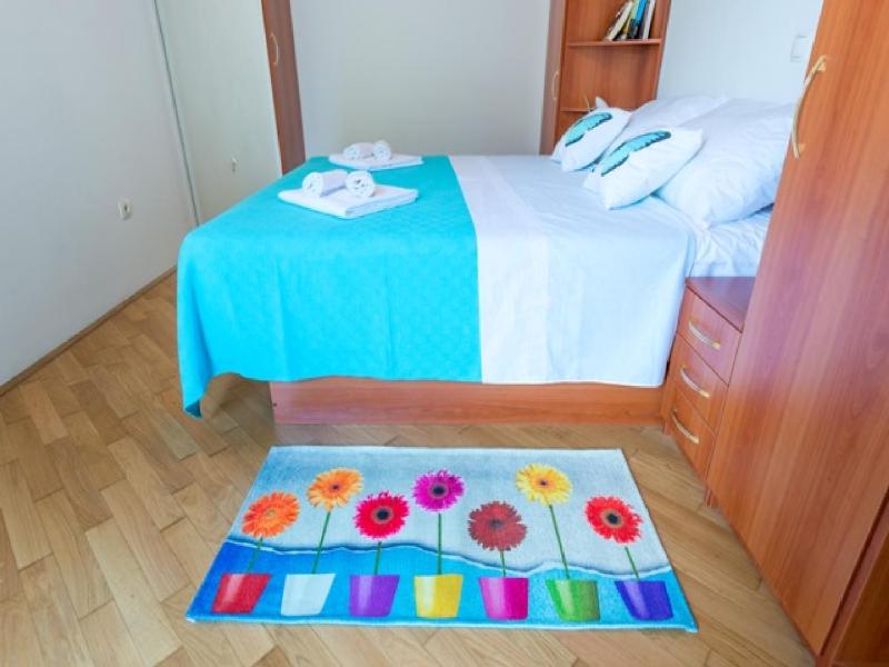 Two-Bedroom Apartment with Terrace and Garden View image 1