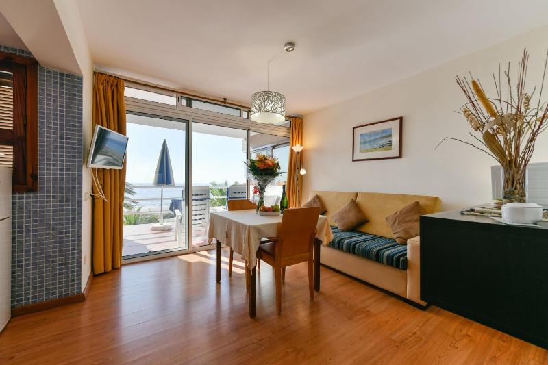 Deluxe Apartment with Sea View image 2