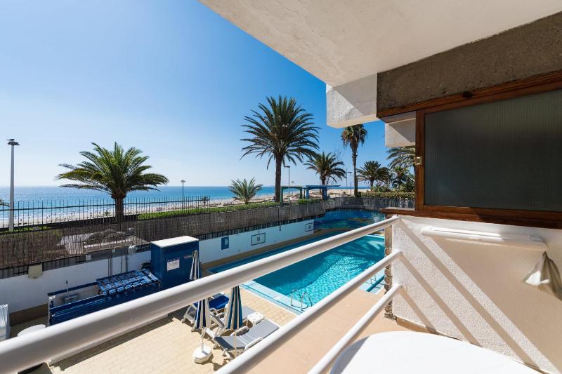 One-Bedroom Exterior Apartment with Sea View image 2