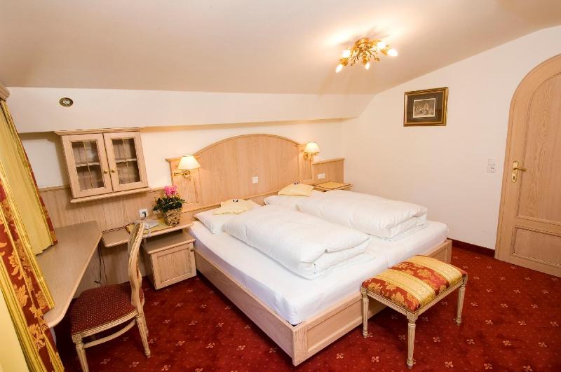 Superior Double Room image 3