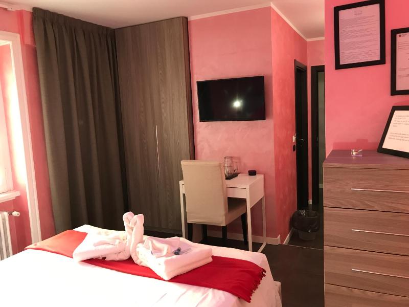 Double Room with Private Bathroom image 2