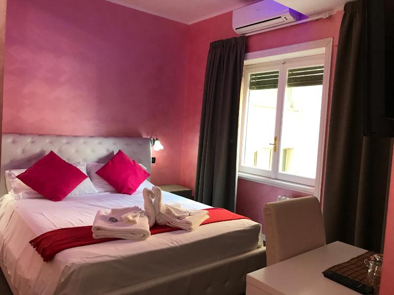 Double Room with Private Bathroom image 3