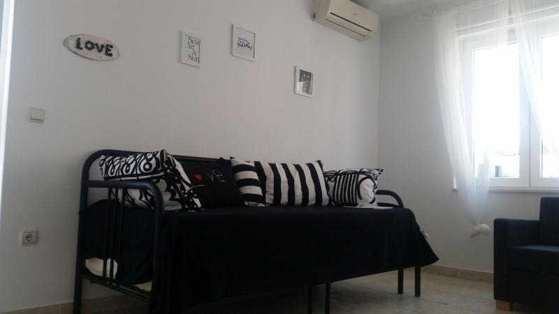 One-Bedroom Apartment image 4