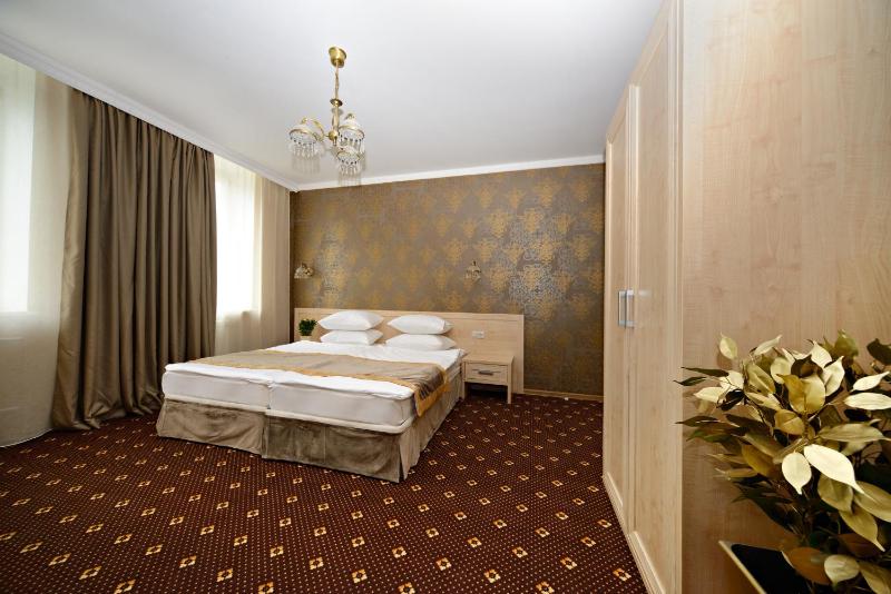 Standard Twin Room image 3