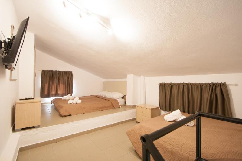 Standard Family Room image 3