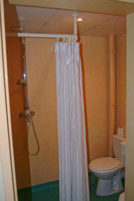 Standard Double Room with Shower image 4