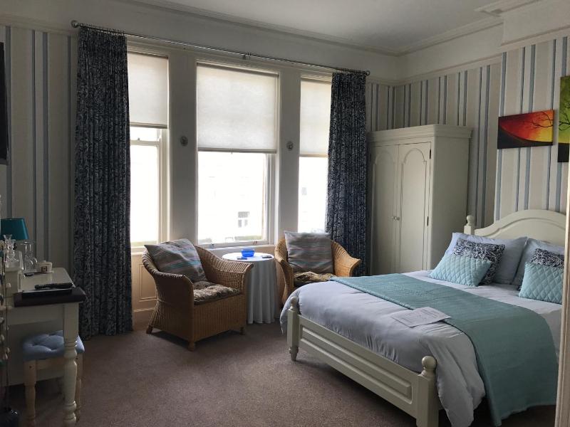 Double Room image 2