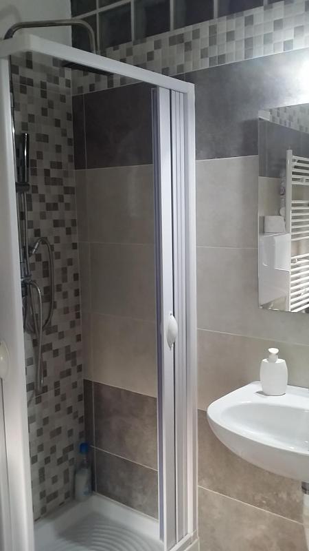 Quadruple Room with Private Bathroom image 2
