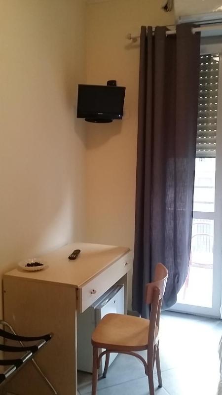Single Room with Private Bathroom image 4