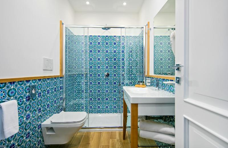 Deluxe Triple Room with Sea View image 4