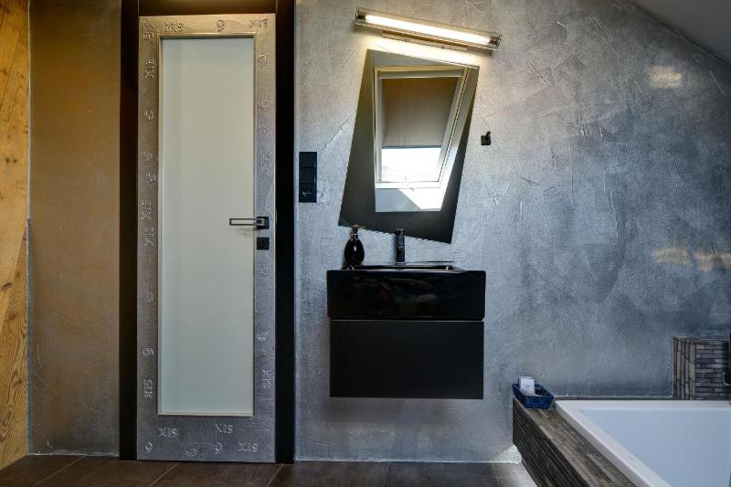 Studio Apartment image 2