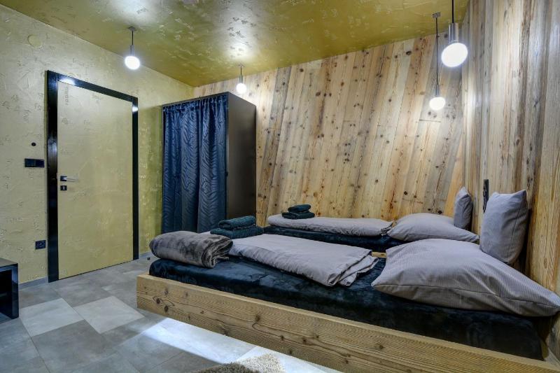 Standard Twin Room image 3