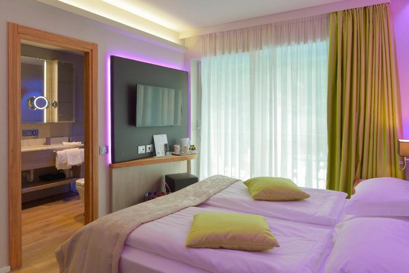 Superior Triple Room image 4