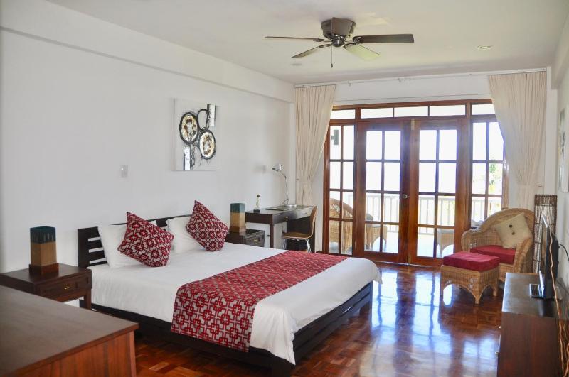 Double Room with Balcony and Sea View image 2