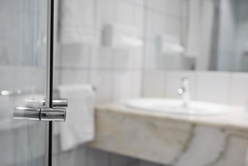 Double or Twin Room image 2