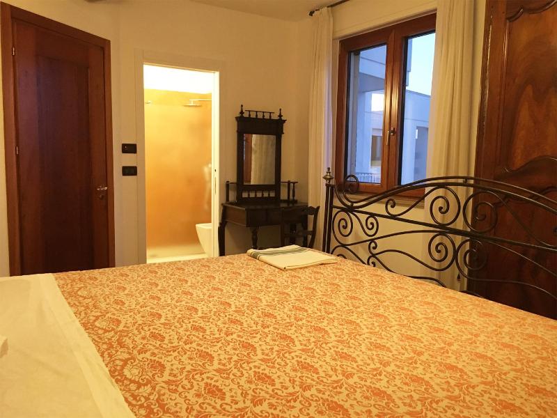 Double Room with Private Bathroom image 2