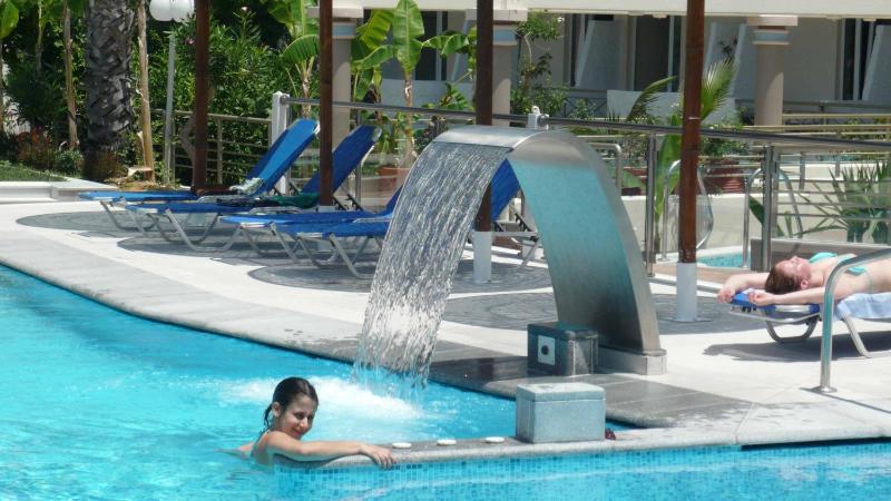 Astron Hotel - image 4
