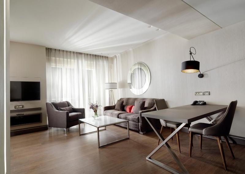 Holiday Suites - image 15