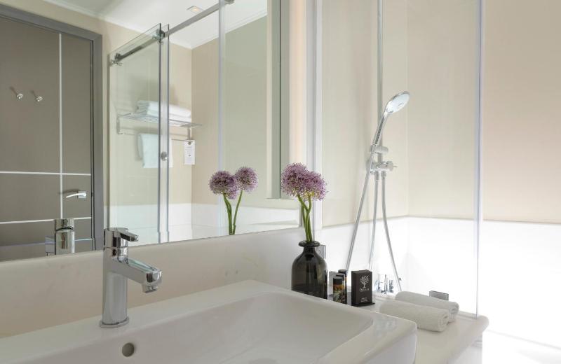 Holiday Suites - image 3