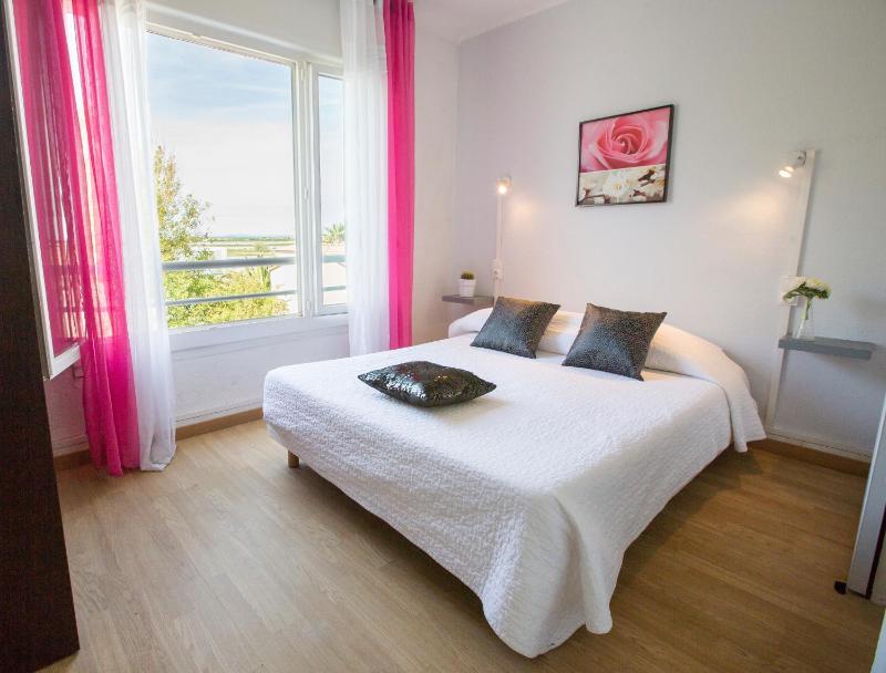 Standard Double Room image 2