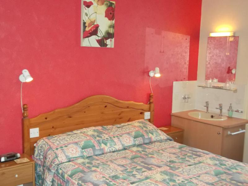 Double Room with Private Bathroom image 2