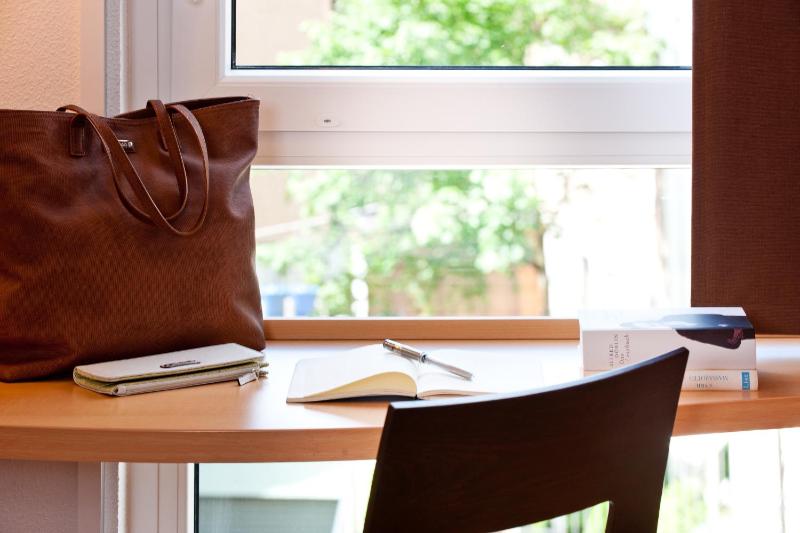 Standard Twin Room image 4