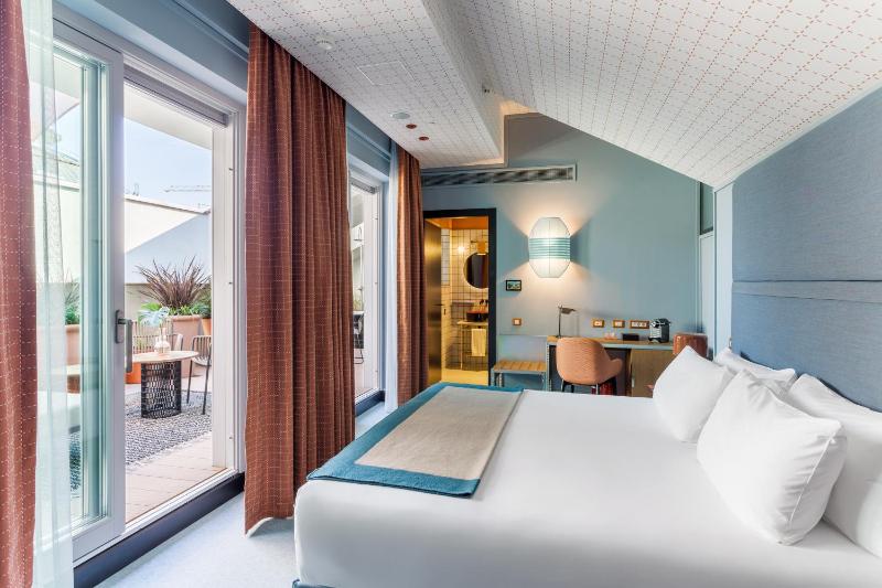 Deluxe Double Room with Terrace image 4