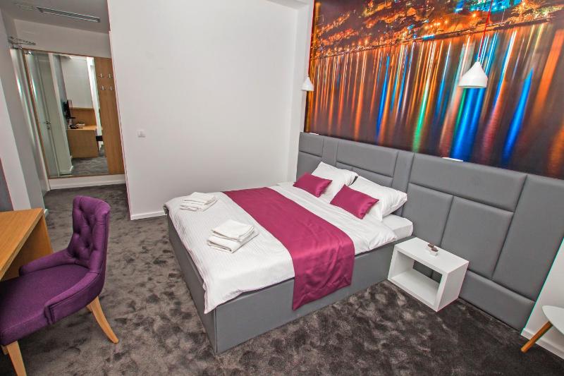 Double Room with Garden View image 3