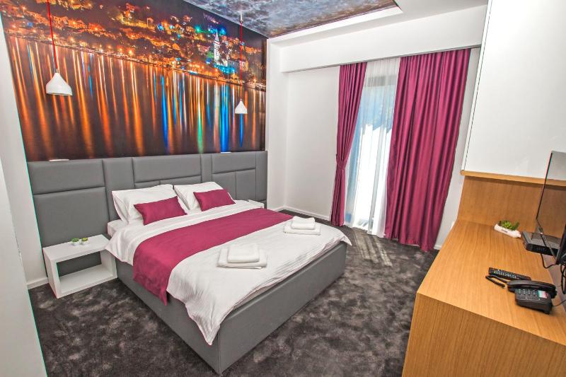 Double Room with Garden View image 4