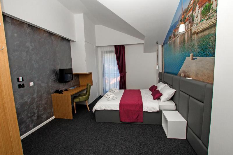 Deluxe Double Room with Sea View image 4