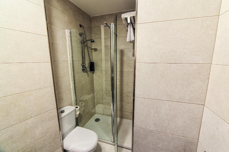 Double or Twin Room image 4